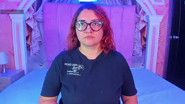 mishell lovely online show from February 3, 2026, 12:54 pm