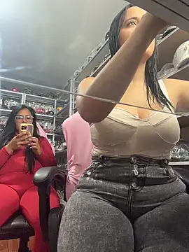 GiaDuque online show from February 18, 2026, 1:40 pm