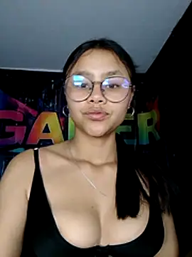 SofieLove 01 online show from April 15, 2026, 6:53 am