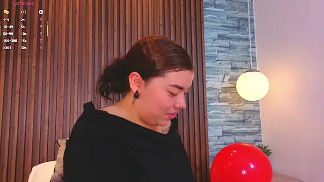 leilapons online show from February 15, 2026, 7:54 pm