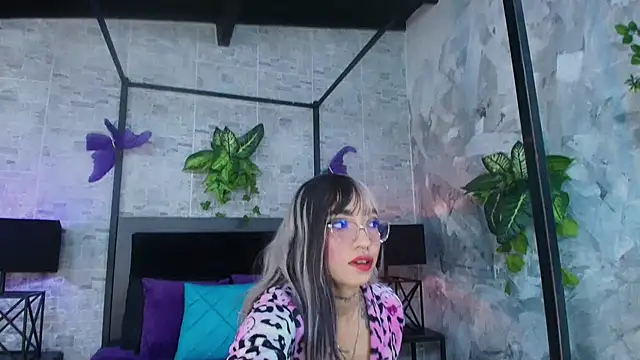 salem rose online show from September 13, 2025, 8:19 pm