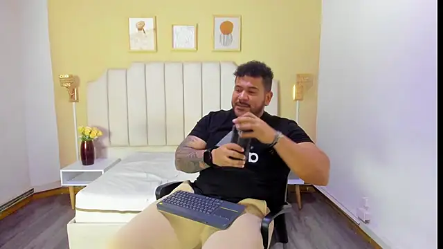 Snapshot of michael_hill1 chatting on October 2, 2025, 7:43 pm michael hill1 online show from October 2, 2025, 7:43 pm