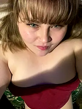 Snapshot of BeckiXrose chatting on November 3, 2025, 10:21 pm BeckiXrose online show from November 3, 2025, 10:21 pm