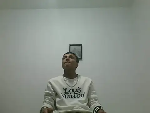 yissus 20  online show from November 25, 2025, 4:01 am