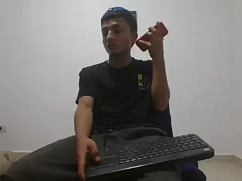 yissus 20  online show from November 25, 2025, 10:43 pm