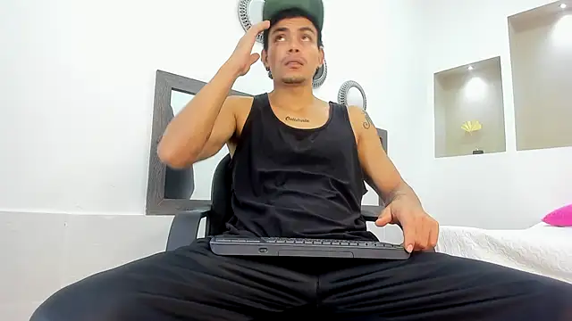 Snapshot of Tommy_kurtt chatting on October 30, 2025, 2:29 pm Tommy kurtt online show from October 30, 2025, 2:29 pm