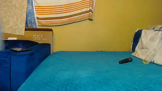 Snapshot of CandyMayaxx2 chatting on December 4, 2025, 5:21 pm CandyMayaxx2 online show from December 4, 2025, 5:21 pm