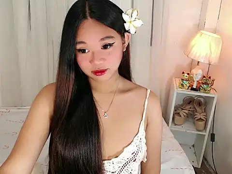 Malia cummer online show from July 6, 2026, 11:07 pm