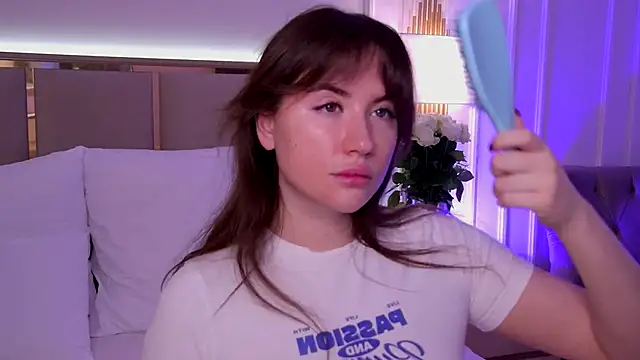 Snapshot of MeganStrain chatting on September 18, 2025, 3:19 am MeganStrain online show from September 18, 2025, 3:19 am