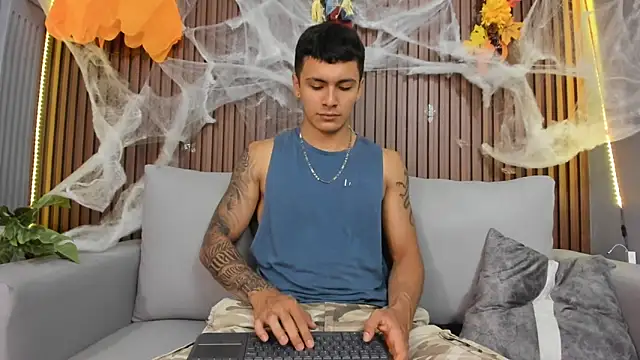 Leo santoro online show from October 31, 2025, 1:45 pm