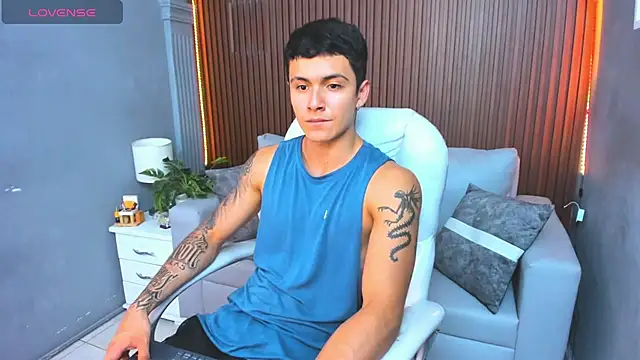 Leo santoro online show from November 12, 2025, 4:18 pm