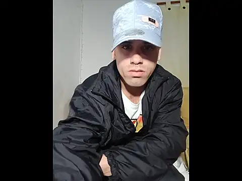 Snapshot of alex-golden chatting on December 22, 2025, 2:08 am alex-golden online show from December 22, 2025, 2:08 am