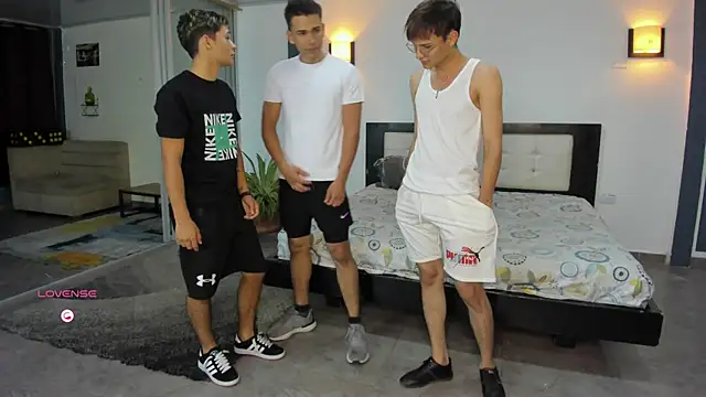 Bisexlifehot   online show from September 13, 2025, 10:53 pm