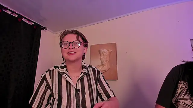 Snapshot of CrazyCakes_ chatting on November 22, 2025, 4:22 am CrazyCakes online show from November 22, 2025, 4:22 am