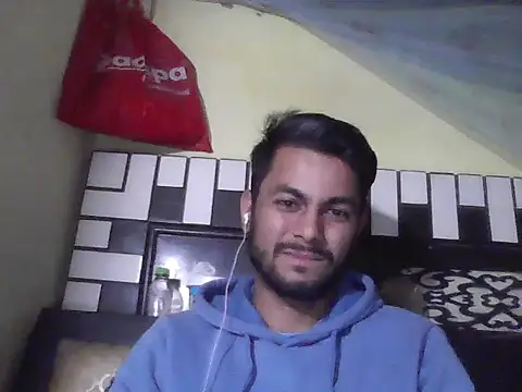 ursdreamperson online show from December 18, 2025, 4:29 am