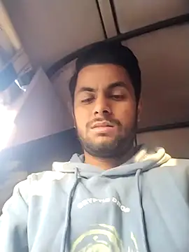 ursdreamperson online show from February 13, 2026, 2:07 am