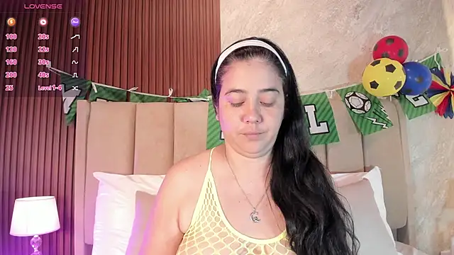 Snapshot of _Cris_Spicy_ chatting on June 17, 2026, 8:21 pm Cris Spicy online show from June 17, 2026, 8:21 pm