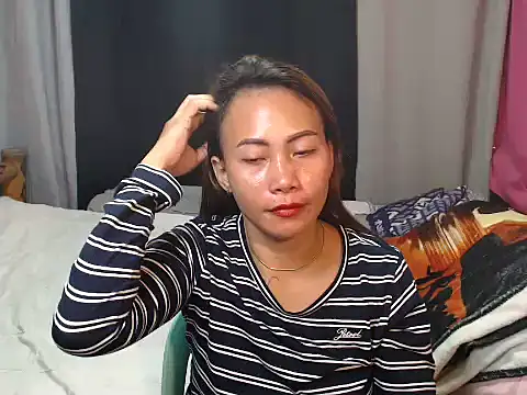 Snapshot of joanpetite chatting on December 18, 2025, 8:04 pm joanpetite online show from December 18, 2025, 8:04 pm