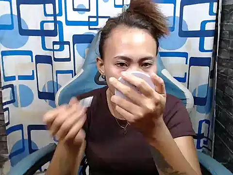 joanpetite online show from April 24, 2026, 11:07 pm