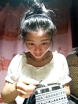 Snapshot of Phuongphuongg chatting on September 27, 2025, 2:11 pm Phuongphuongg online show from September 27, 2025, 2:11 pm