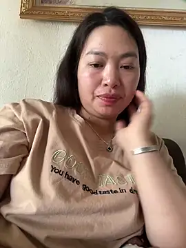 Snapshot of Nhung584 chatting on September 22, 2025, 2:13 am Nhung584 online show from September 22, 2025, 2:13 am