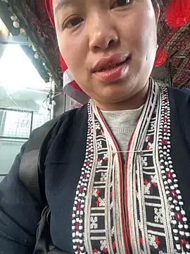 Snapshot of Nhung584 chatting on October 9, 2025, 2:42 am Nhung584 online show from October 9, 2025, 2:42 am