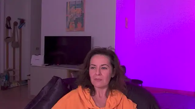 Snapshot of Witch_in_Silk chatting on October 17, 2025, 1:20 am Witch in Silk online show from October 17, 2025, 1:20 am