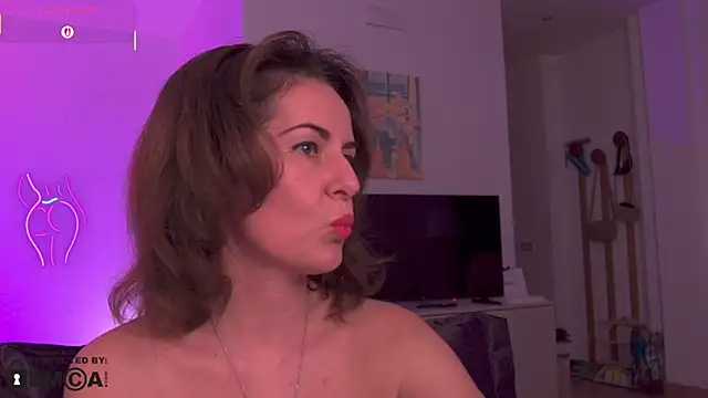 Snapshot of Witch_in_Silk chatting on November 17, 2025, 8:47 pm Witch in Silk online show from November 17, 2025, 8:47 pm