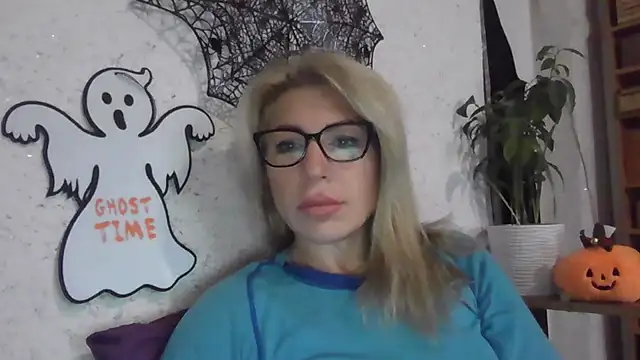 Snapshot of fox_red_lady7 chatting on October 27, 2025, 6:50 am fox red lady7 online show from October 27, 2025, 6:50 am