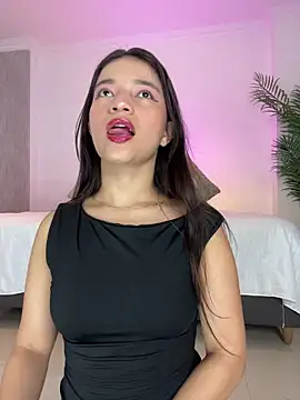 Snapshot of LUNAA___ chatting on May 25, 2026, 3:23 am LUNAA online show from May 25, 2026, 3:23 am