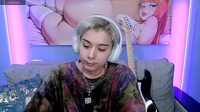 Snapshot of SophieAsh chatting on November 18, 2025, 9:03 am SophieAsh online show from November 18, 2025, 9:03 am