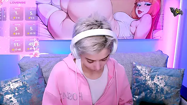 Snapshot of SophieAsh chatting on November 20, 2025, 8:03 am SophieAsh online show from November 20, 2025, 8:03 am