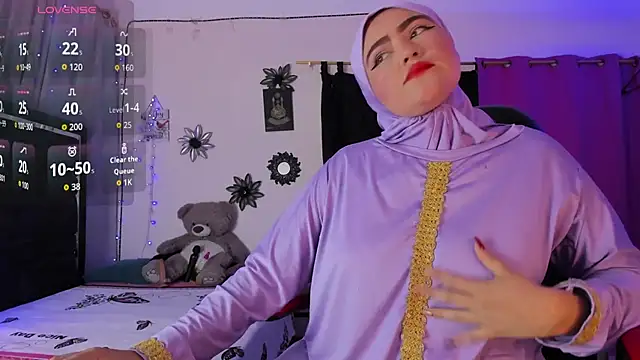 Snapshot of MarianFadel chatting on October 17, 2025, 12:41 pm MarianFadel online show from October 17, 2025, 12:41 pm