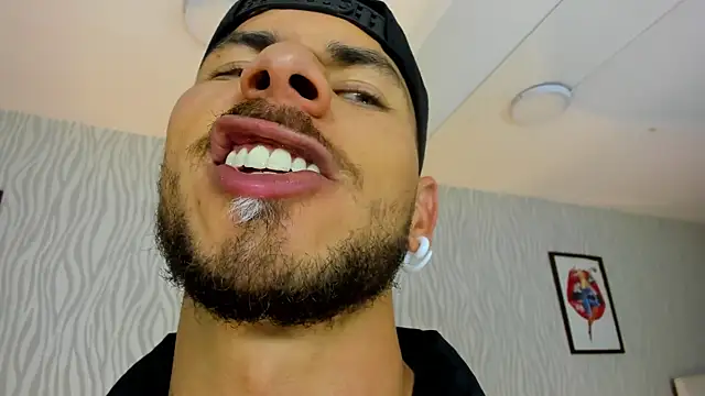 dylan jacobx online show from October 15, 2025, 11:10 am