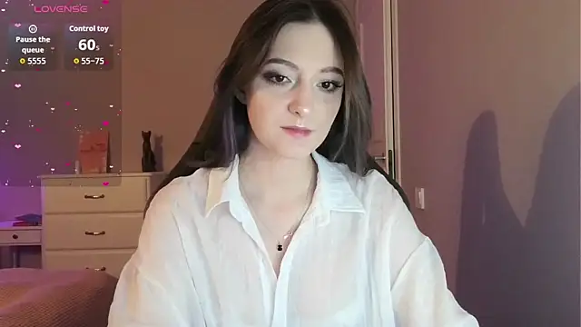 white liillyy online show from May 5, 2026, 9:23 pm