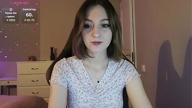 white liillyy online show from June 15, 2026, 7:49 pm