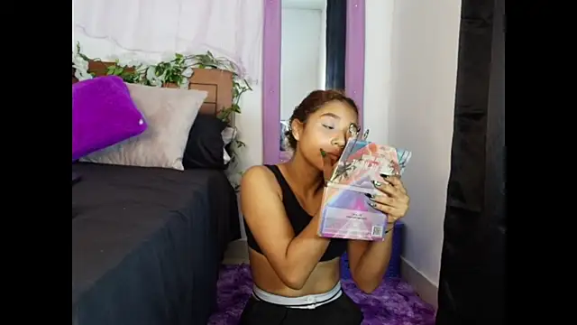 Snapshot of Natzury chatting on November 6, 2025, 1:45 pm Natzury online show from November 6, 2025, 1:45 pm