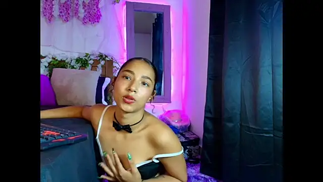 Snapshot of Natzury chatting on November 13, 2025, 4:17 pm Natzury online show from November 13, 2025, 4:17 pm