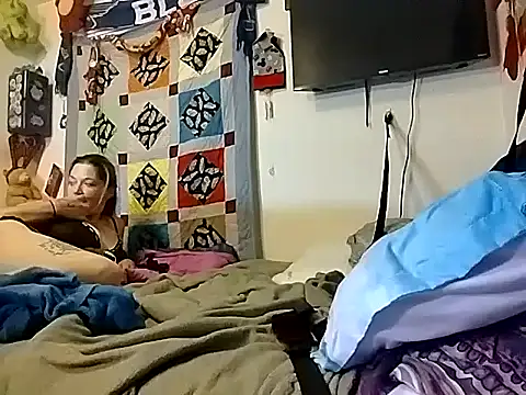 Snapshot of SnowBunny1224 chatting on September 29, 2025, 9:03 am SnowBunny1224 online show from September 29, 2025, 9:03 am