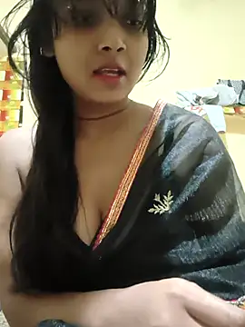 Snapshot of RAYI_Queen_2 chatting on November 25, 2025, 9:53 am RAYI Queen 2 online show from November 25, 2025, 9:53 am