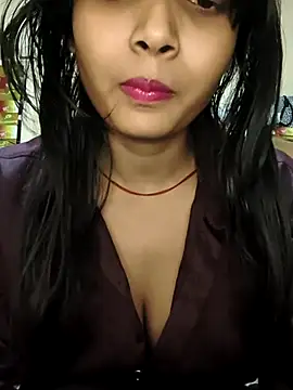 Snapshot of RAYI_Queen_2 chatting on November 26, 2025, 9:21 am RAYI Queen 2 online show from November 26, 2025, 9:21 am