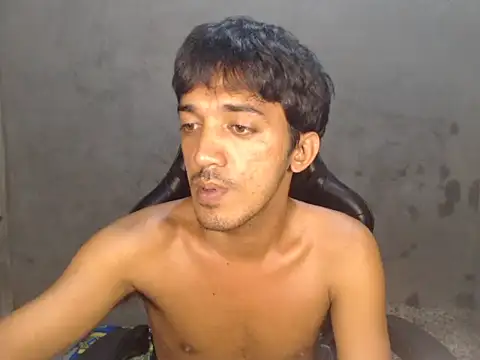 RowyCam online show from December 5, 2025, 9:51 am