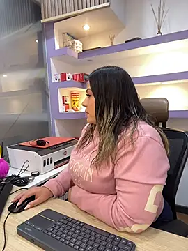 isabella horney  online show from February 14, 2026, 1:52 pm