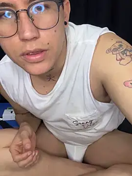 Snapshot of Kurtxxx22 chatting on November 24, 2025, 2:11 am Kurtxxx22 online show from November 24, 2025, 2:11 am