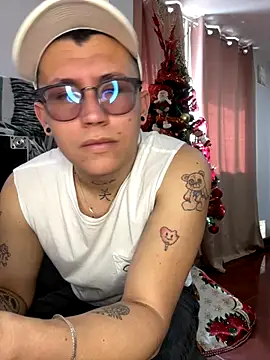 Snapshot of Kurtxxx22 chatting on December 1, 2025, 8:25 pm Kurtxxx22 online show from December 1, 2025, 8:25 pm