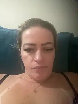 Snapshot of Alerquinasc chatting on February 3, 2026, 8:52 am Alerquinasc online show from February 3, 2026, 8:52 am