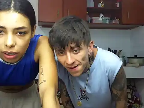 Snapshot of MeganAndMax@xh chatting on November 9, 2025, 11:03 pm MeganAndMaxxh online show from November 9, 2025, 11:03 pm