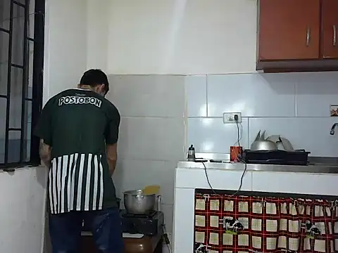 Snapshot of MeganAndMax@xh chatting on November 12, 2025, 1:17 am MeganAndMaxxh online show from November 12, 2025, 1:17 am