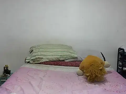 Snapshot of MeganAndMax@xh chatting on December 14, 2025, 2:50 am MeganAndMaxxh online show from December 14, 2025, 2:50 am