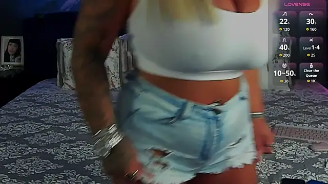 Snapshot of Sierra_Quinn chatting on June 22, 2026, 7:55 pm Sierra Quinn online show from June 22, 2026, 7:55 pm
